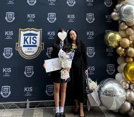“졸업 앞에서 미소”…박지윤·최동석, 딸과 나눈 특별한 순간→가족 감동 남겨