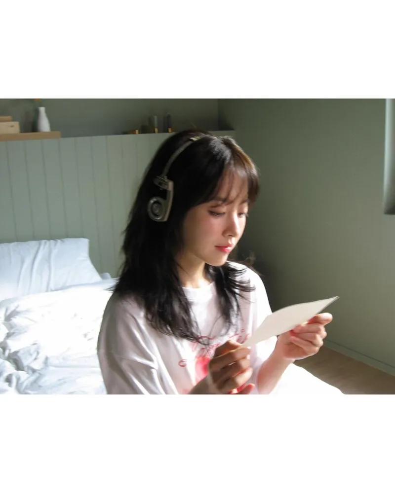 “기억을 더듬는 아침”…박보영, 잔잔한 햇살 속→감성 셀카 / 배우 박보영 인스타그램