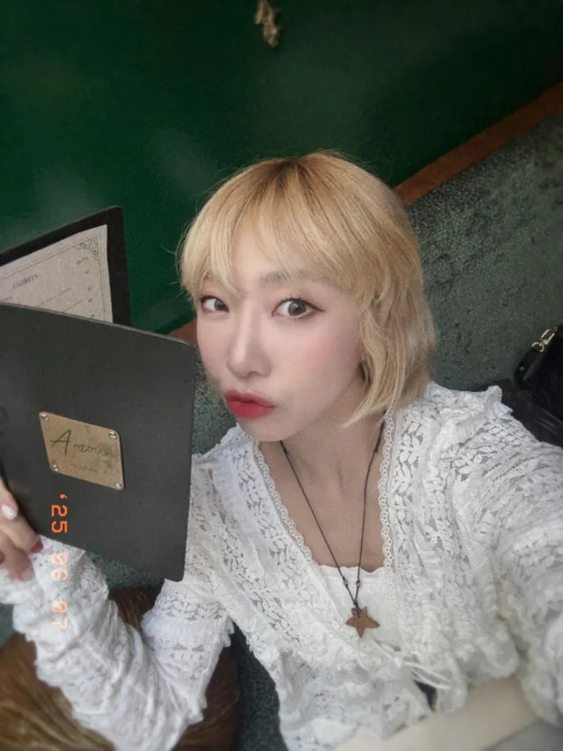“시간이 흘러도 그 빛은 남아”…공민지, 환한 미소로→자유로운 여운 / 걸그룹 2NE1 공민지 인스타그램