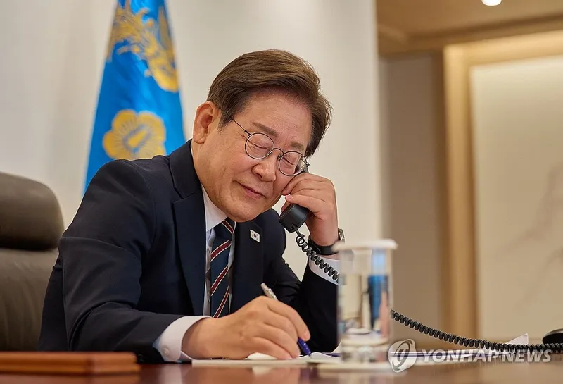 이재명 대통령 재판 연기, 헌법 상징적 순간