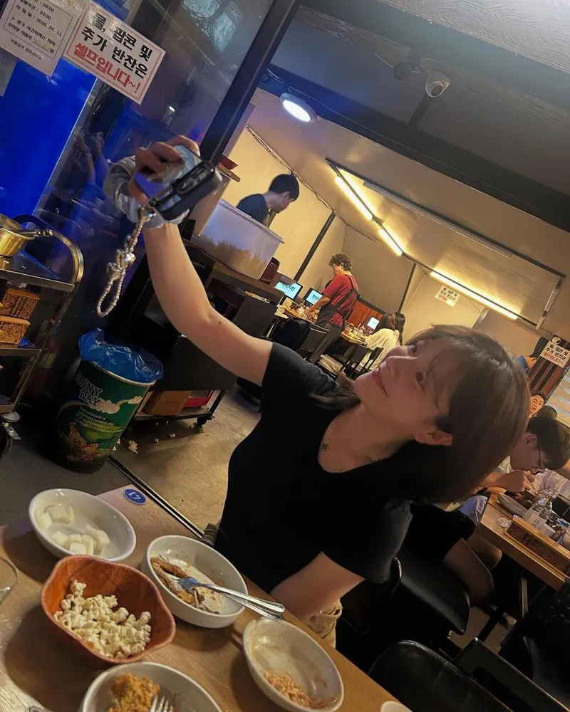 “시선 머무는 그 순간”…벤, 편안한 미소→도심 속 나른한 여름밤 / 가수 벤 인스타그램