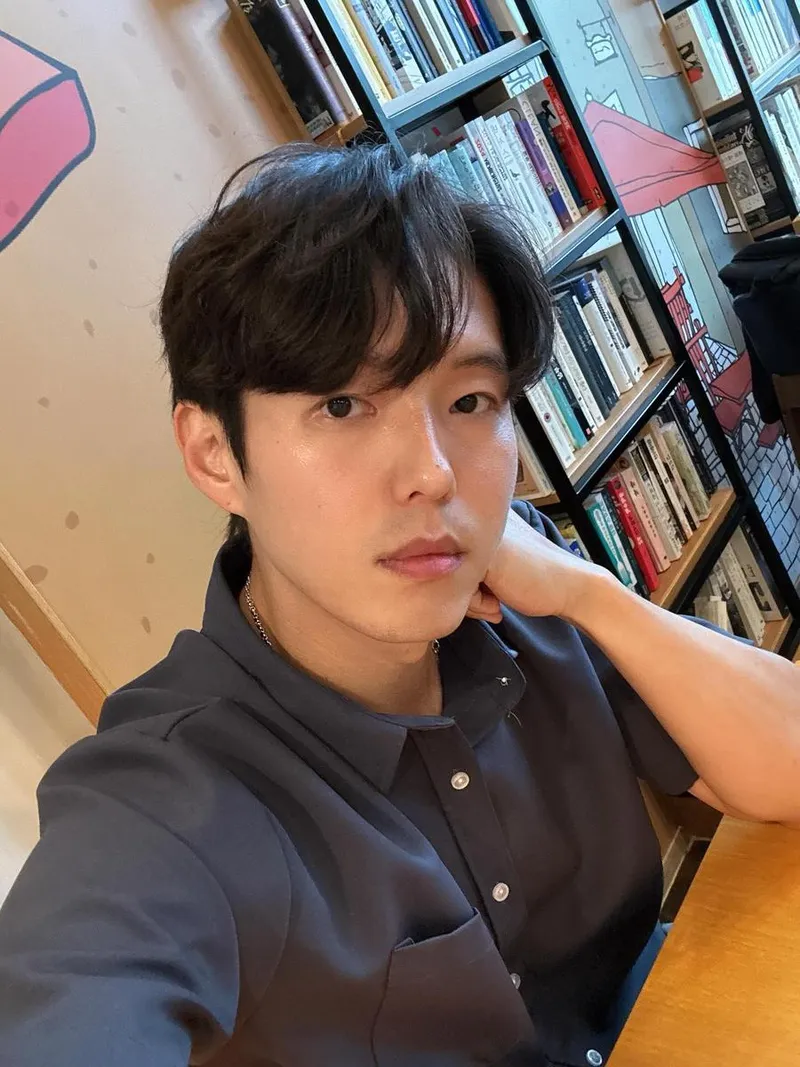 “책 속에서 답을 찾을까요”…하준, 여름 오후→지적 일상 압도 / 배우 하준 인스타그램