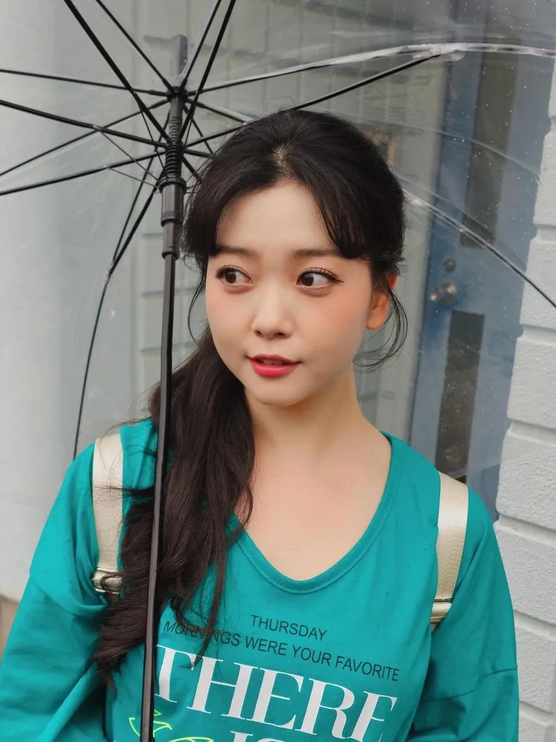 “비 내리는 오후처럼”…요요미, 초여름 산책→청량한 눈빛 / 가수 요요미 인스타그램