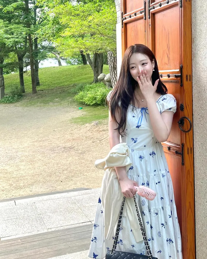 “푸르다 푸르다”…유시은, 초여름의 미소→햇살 아래 청순美