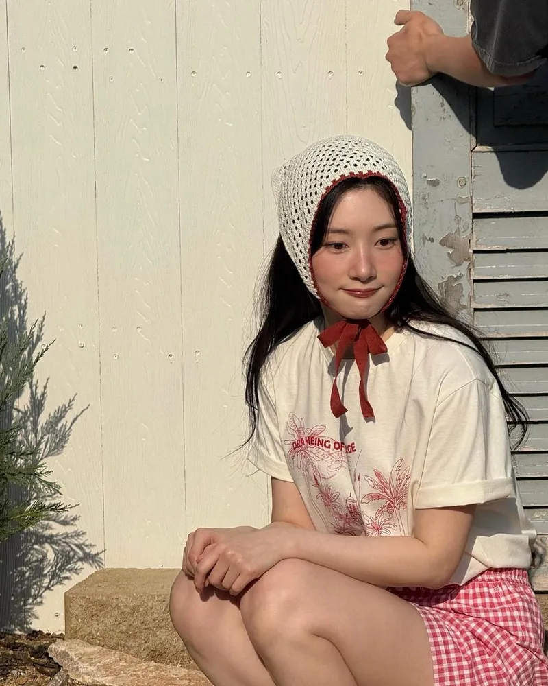 “햇살을 머금은 시선”…정채연, 초여름 오후→빈티지 감성 충전 / 걸그룹 아이오아이 정채연 인스타그램