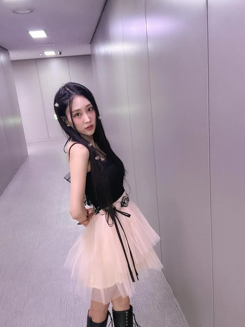 “하고 싶은 거 다 해”…김의영, 몽환 속 강렬 시선→초여름 감성 폭발 / 가수 김의영 인스타그램