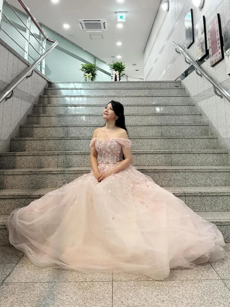 “진심으로 축하드립니다”…김소현, 드레스 자태→벅찬 감동 물결 / 뮤지컬배우 김소현 인스타그램