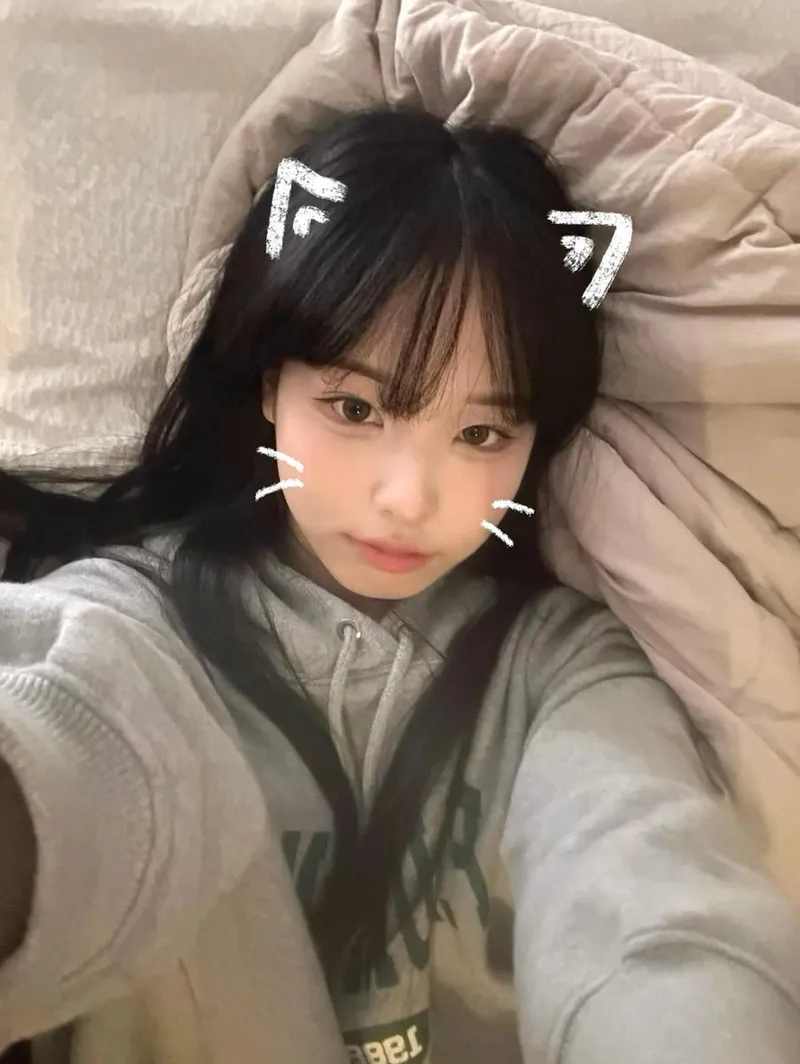 “나랑 사귈래? 진짜 많이 생각했어”…선유, 고백 웃음→귀여움 폭발 셀카 / 걸그룹 클라씨 선유 인스타그램