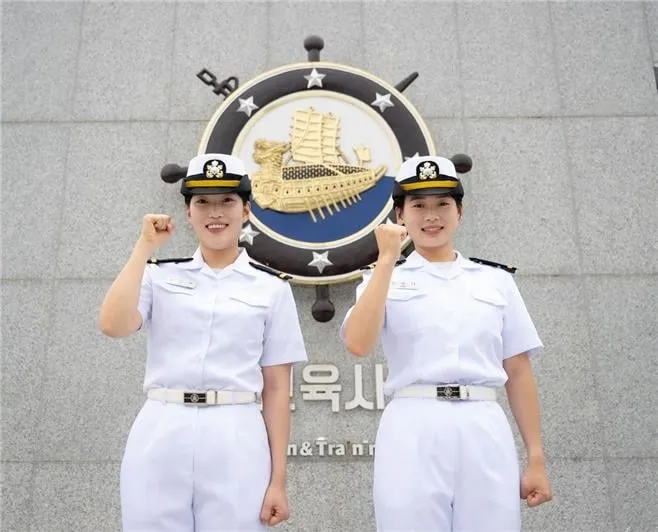 서해수호 55용사의 현역 장교 딸, 프로야구서 시구·시타