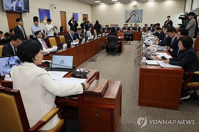 “방송3법 논의, 야당 태도에 숨 멎는 긴장”…국회 과방위, 처리 연기→여야 극한 대치 국면