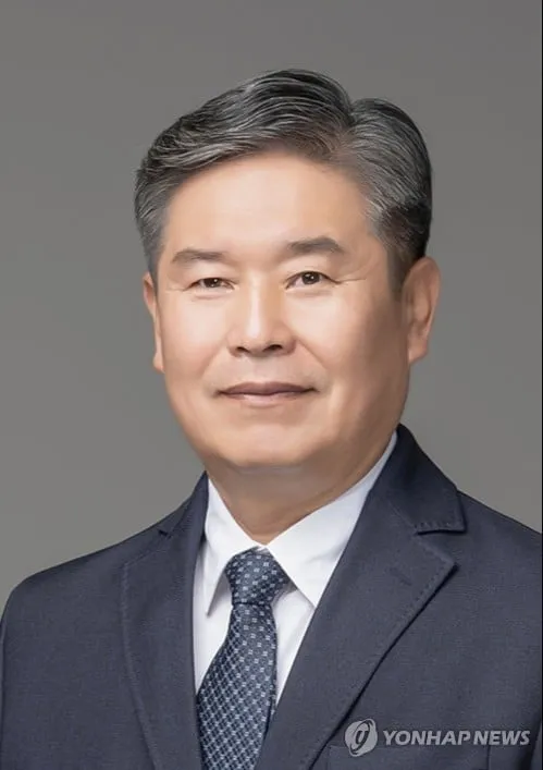 윤석진, 지지자 몰고 국민의힘 합류
