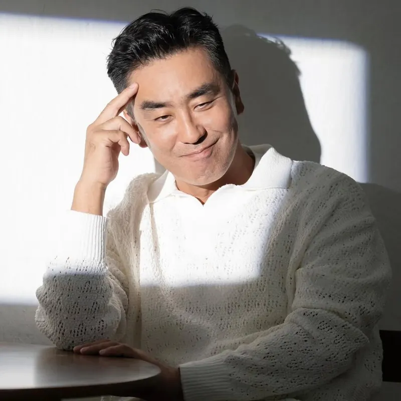 “조금은 별나고, 조금 더 외로운”…류승룡, 나른한 여름 햇살→사색적 미소 / 배우 류승룡 인스타그램