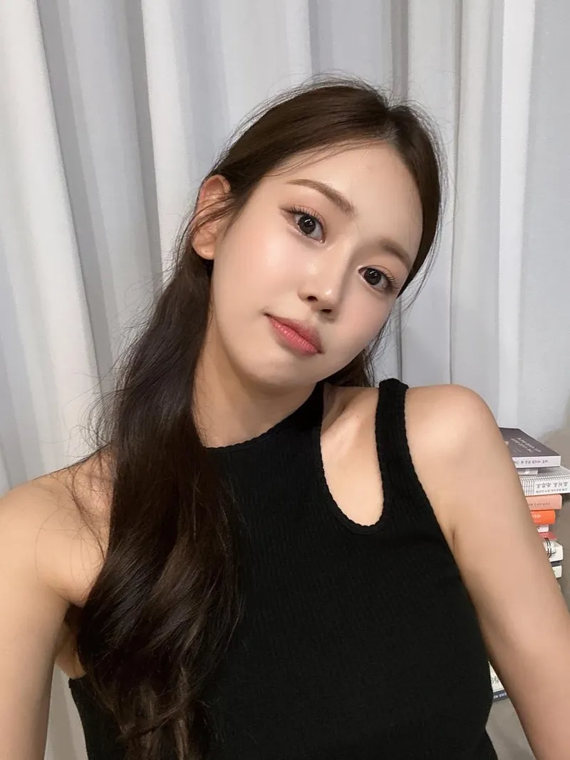 “차분한 오후의 깊은 시선”…강예슬, 자연스러운 고요→도회적 청순미 / 가수, 배우 강예슬 인스타그램