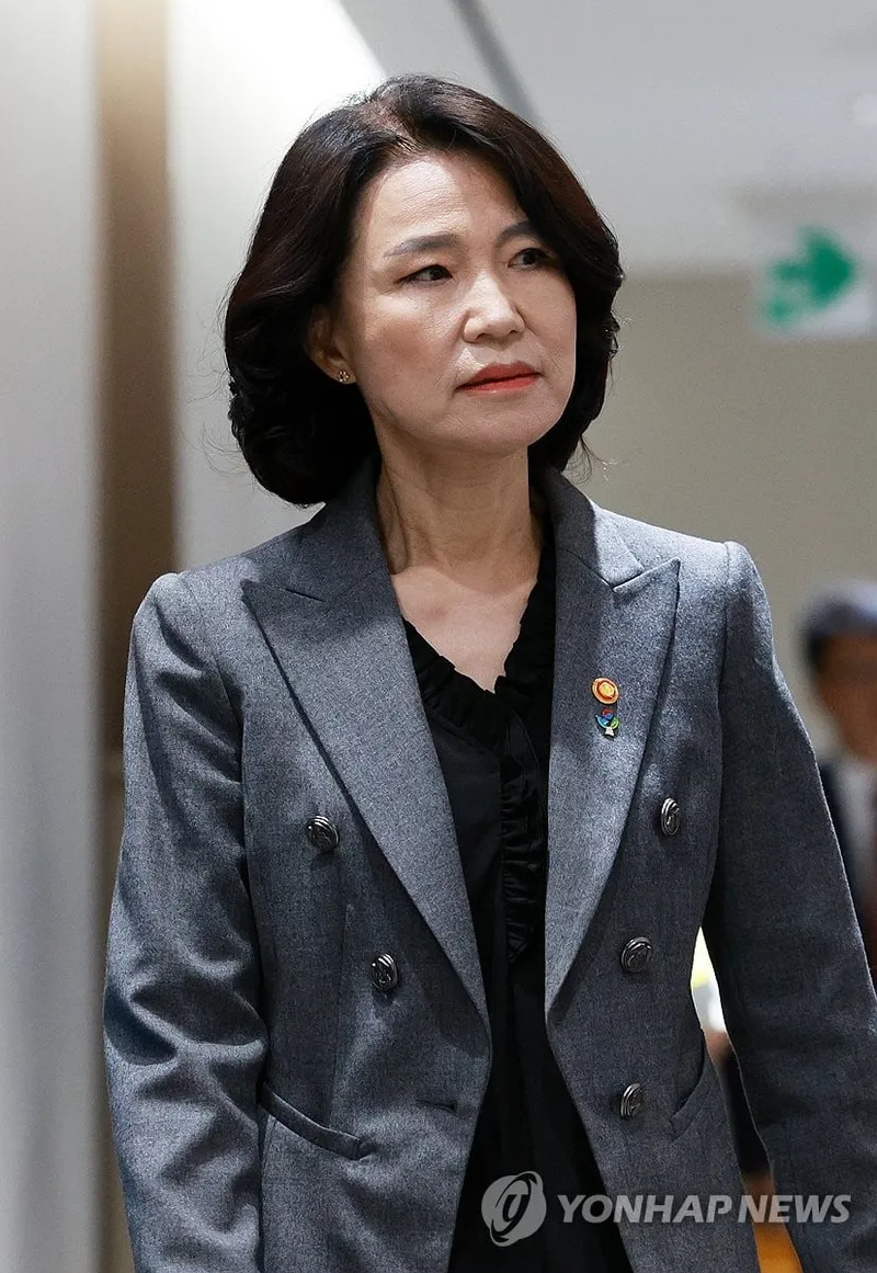 “법원 결정 이후의 표정”…이진숙, 흔들리는 거취론 속에 남긴 시간→정치권 긴장감 고조 / 연합뉴스