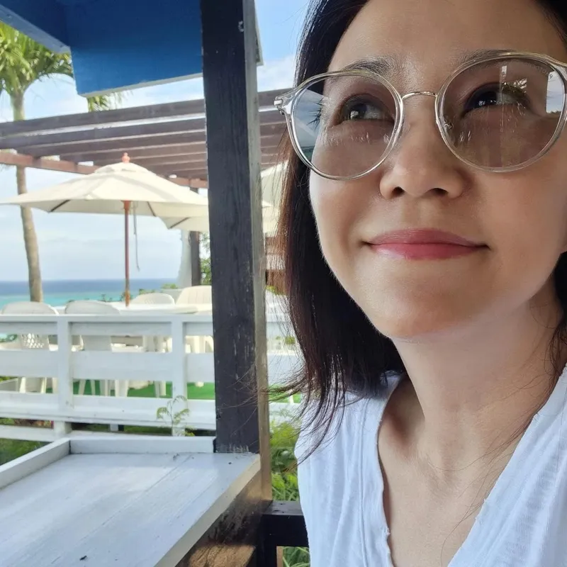“미야코지마의 기억은 특별하다”…조미령, 여름 햇살 아래 미소→따스한 휴식 / 배우 조미령 인스타그램