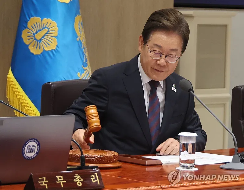 이재명 취임 일주일 삼중특검 전격 돌파