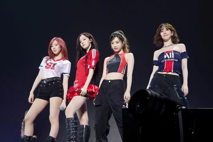 “거대한 함성 속 무대 위”…에스파, ‘싱크: 엑시스 라인’ 서울서 포문→월드투어 쏜다