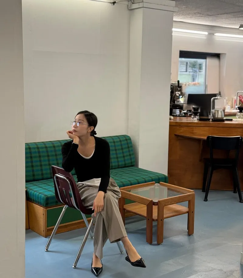 “좀 그러면 어때”…별사랑, 무심한 시선→사색의 여운 / 가수 별사랑 인스타그램
