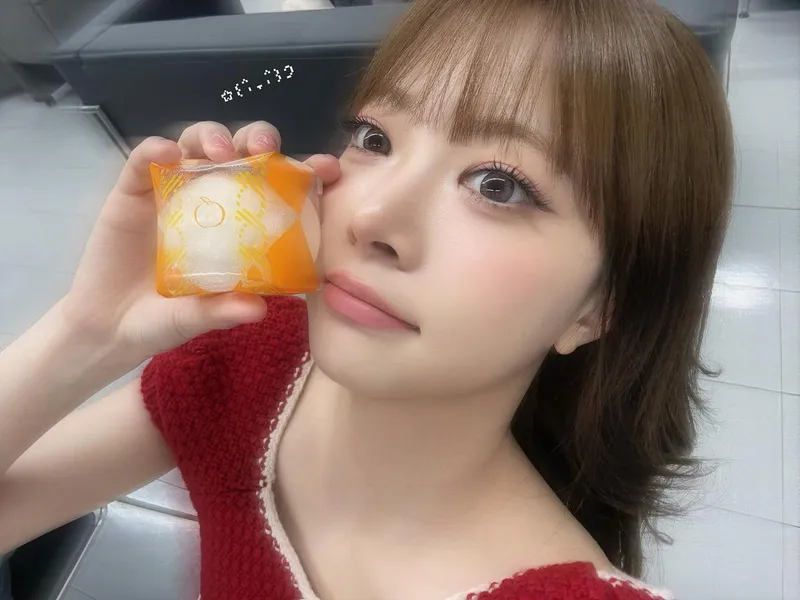 “i got the sauce so if you wanna try something different”…홍은채, 싱그러움 가득한 여름→시선 압도 셀카 / 걸그룹 르세라핌 홍은채 인스타그램
