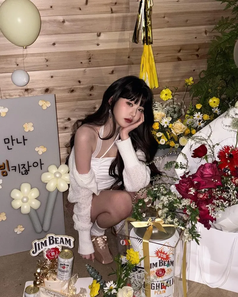 “모두모두 모여라”…장원영, 따스한 무드 속 → 여름 한밤의 축제 / 걸그룹 아이브 장원영 인스타그램