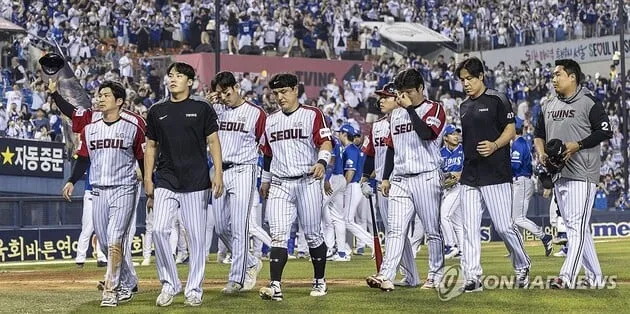 “0.594 승률 추락”…LG, SSG에 패배→선두 흔들린 ‘춘추전국시대’ / 연합뉴스