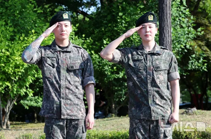 “보랏빛 귀환”…방탄소년단(BTS) 지민·정국, 아미 품으로→전역 현장 물들였다