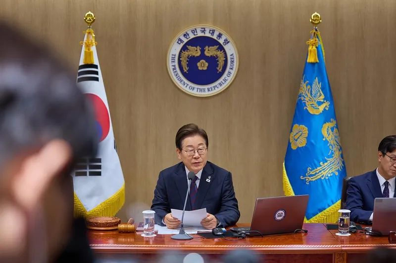 “국민께 보고드립니다”…이재명, 결연한 시선→국정 의지 각인 / 정치인 이재명 인스타그램