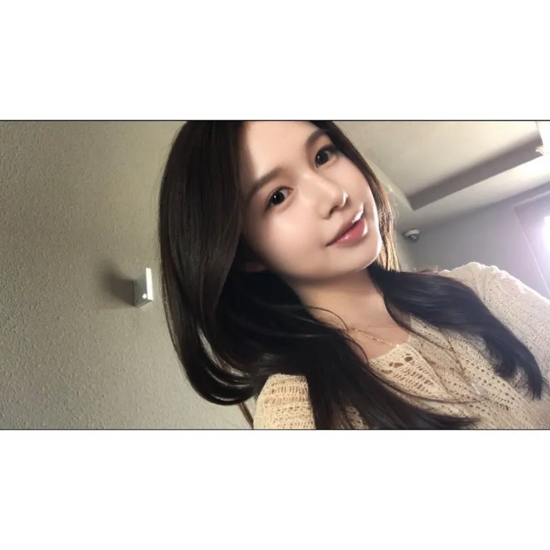 “말차에 빠진 요즘”…김이온, 햇살 머문 낮→잔잔한 힐링 미소 / 배우 김이온 인스타그램