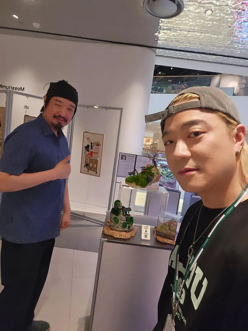 “소중한 인연에 감사”…아웃사이더, 전시장에서 만난 여운→따뜻한 교감 순간 / 래퍼 아웃사이더 인스타그램