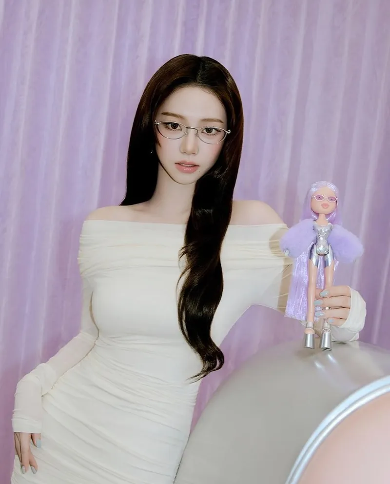 “유리 너머의 몽환”…카리나, 초여름 무드→지적인 우아함 발산 / 걸그룹 에스파 카리나 인스타그램