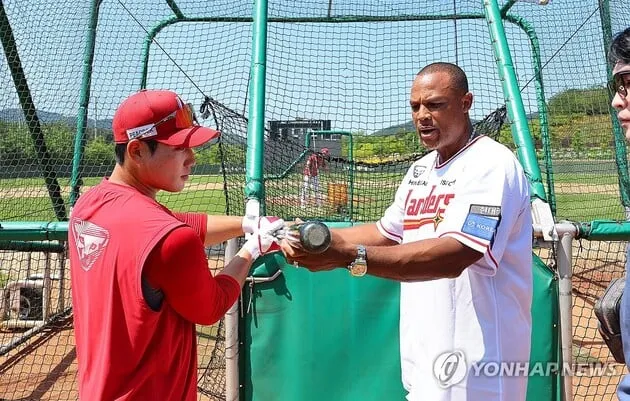 “멘토링 진행”…벨트레, SSG 2군 방문→추신수 은퇴식 참석
