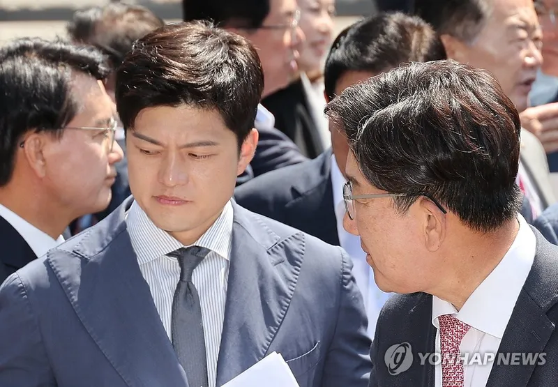 “김용태, 개혁 논의 막는 현실 통탄”…의총 취소에 깊은 유감 표명→보수 통합 난제 부각
