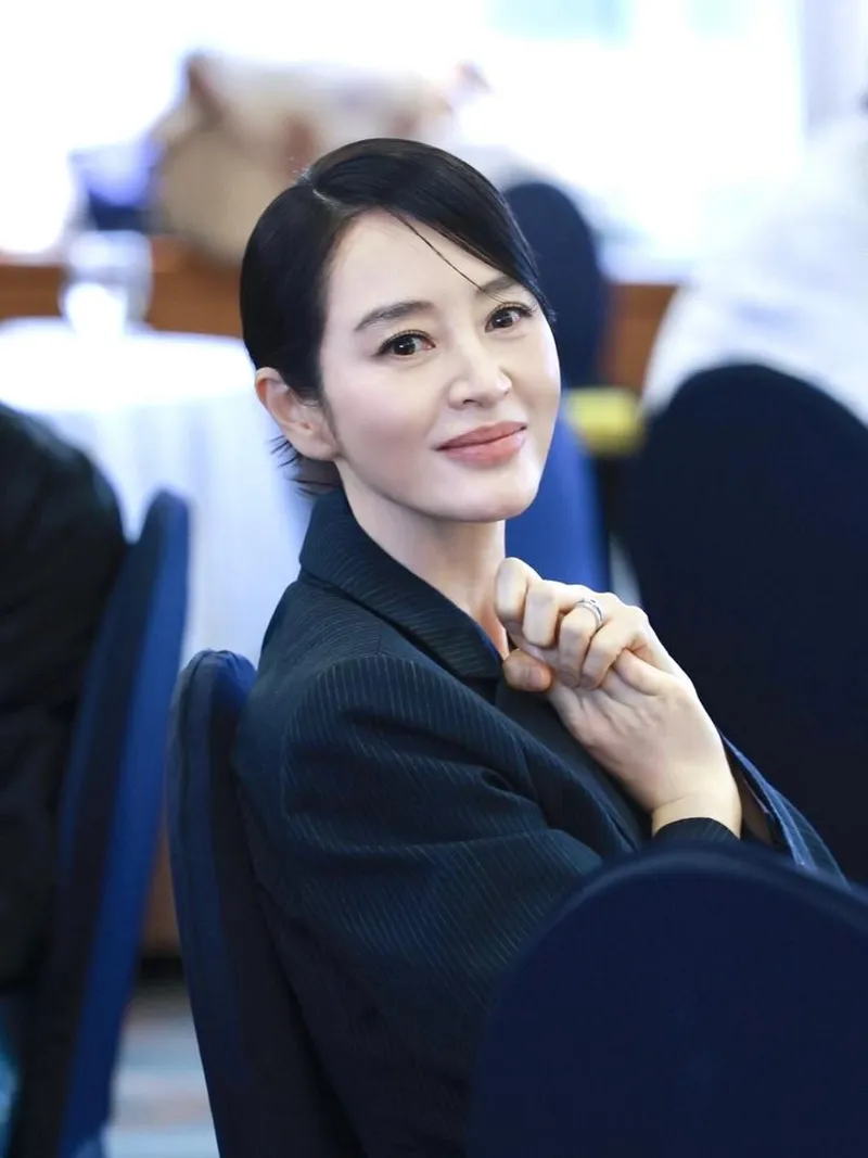 “따스함이 공기 속에 번졌다”…김혜수, 초여름 미소로→위로 전한 시상식 / 배우 김혜수 인스타그램