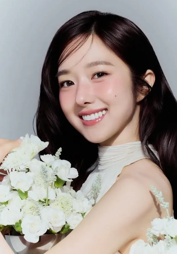 “순백 드레스 속 여름 향기”…이혜성, 새신부 미소→팬들 숨죽였다