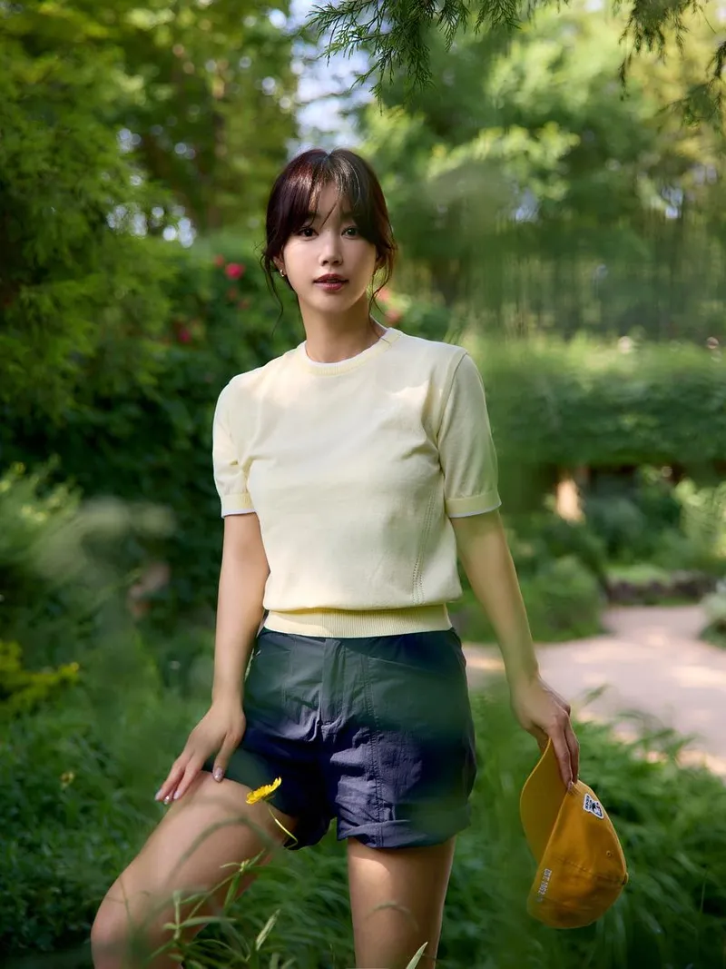 “한여름에도 산뜻하게”…기은세, 청량 스웨터→여름빛 산책 / 배우 기은세 인스타그램