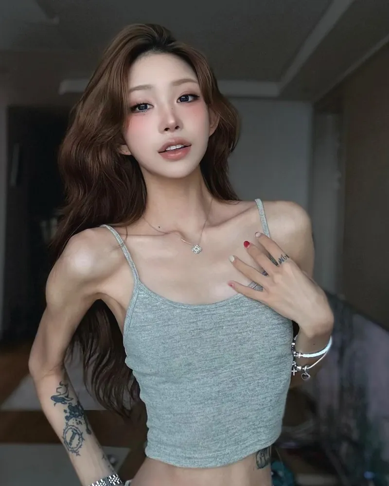 “이제 진짜 더움 진짜”…최준희, 흐르는 여름→도발적 시선 / 모델 최준희 인스타그램