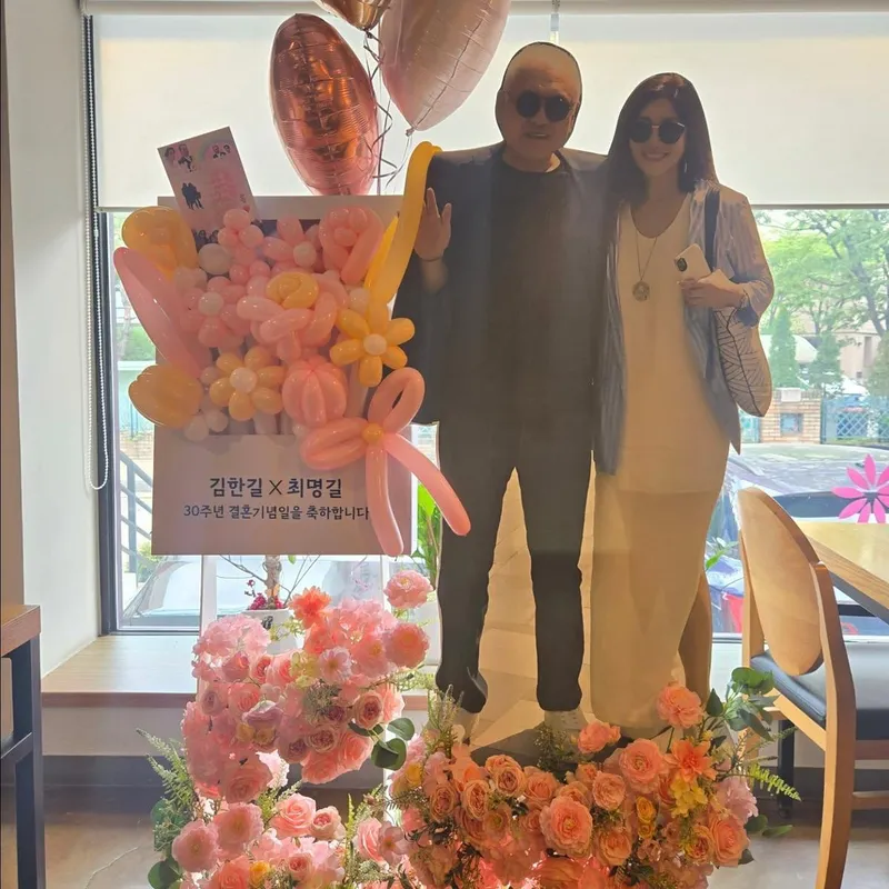 “최명길, 대형 브로마이드 속 미소”…꽉 찬 30년→사랑이 빛나는 순간