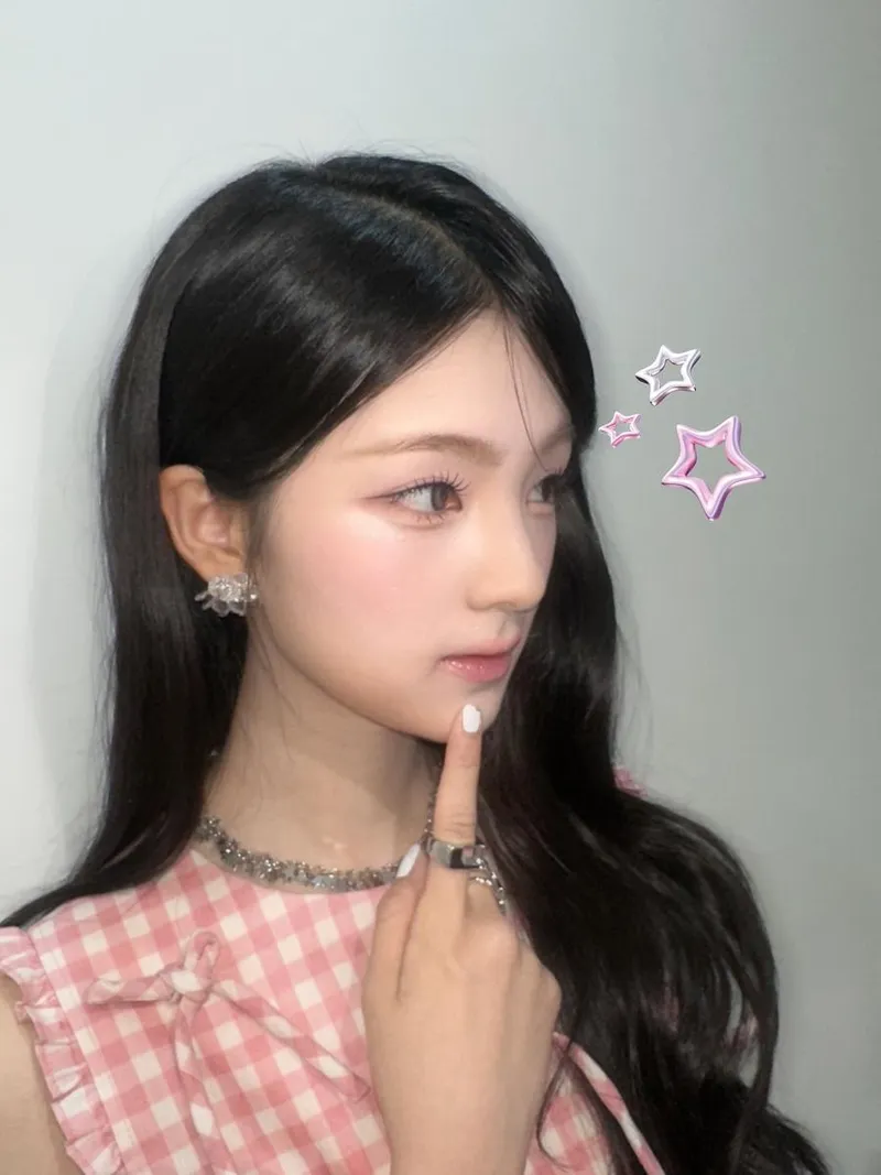 “핑크 빛에 스며드는 기분”…규빈, 여름 저녁→몽환적 설렘 / 가수 규빈 인스타그램