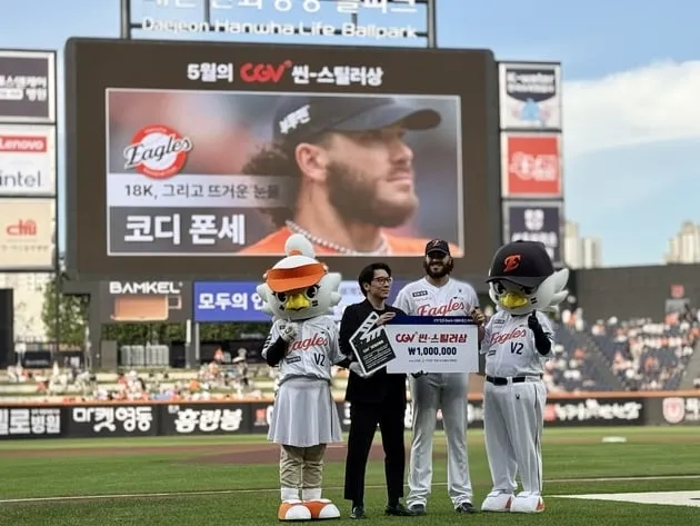 “한 경기 18K 신기록”…폰세, KBO 씬-스틸러상 5월 수상→팬 투표 압도