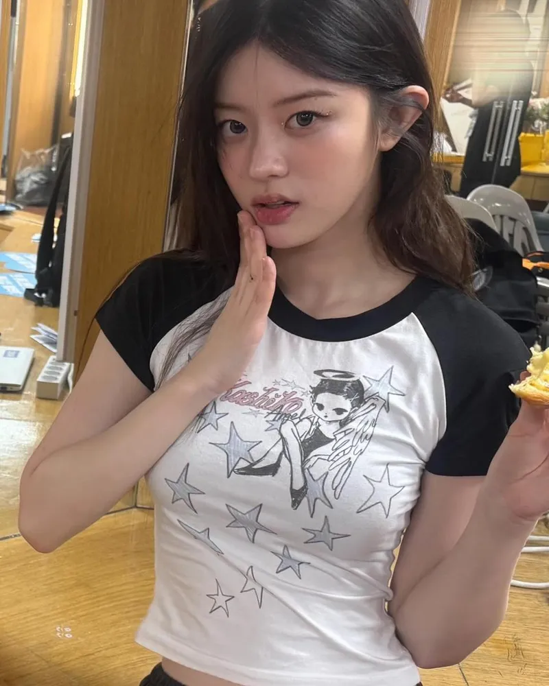 “물빛처럼 투명한 표정”…아일릿 민주, 여름 오후→순수미 압도 / 걸그룹 아일릿 민주 인스타그램