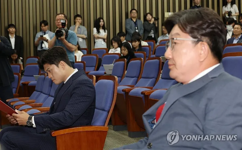 국민의힘 재선 16인, 혁신안 논의 의총 요구