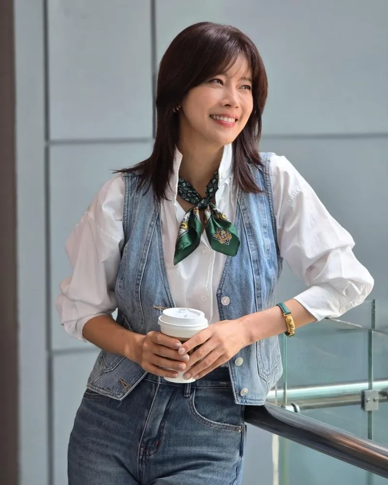 “청청을 좋아하는 편”…유선, 환한 미소로 여름 감성→청량 에너지 / 배우 유선 인스타그램