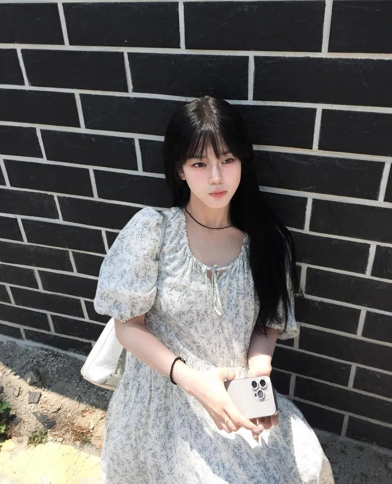 “진챠 덥네용,,”…임채현, 여름 햇살 속 고요함→청순 무드 절정 / 배우 임채현 인스타그램