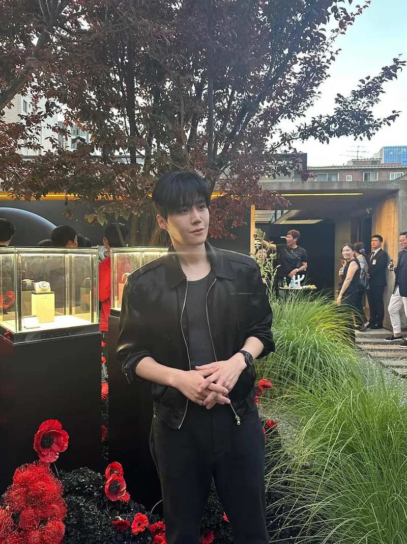 “선선한 바람처럼 머문 저녁”…김선호, 블랙 시크→초여름 압도 존재감 / 배우 김선호 인스타그램