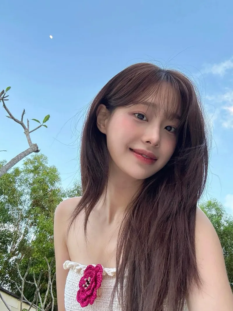 “여름 바람 머금은 미소”…츄, 해맑은 얼굴→청량감 폭발 셀카
