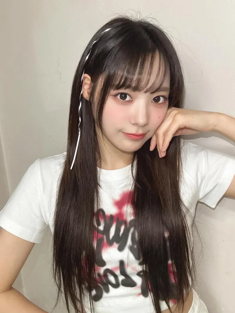 “BOF”…시연, 긴 머리 너머 청초함→초여름 감성 완성 / 걸그룹 QWER 시연 인스타그램