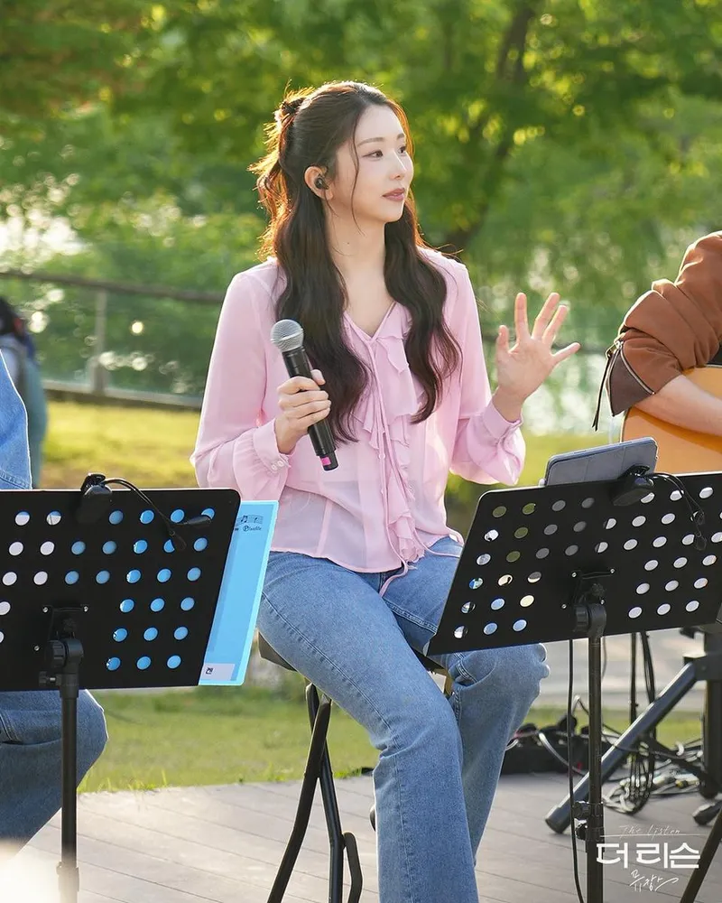 “노래가 있다면 우린 행복할테야”…케이시, 초여름 감성→푸른잔디 위 달콤한 라이브 / 가수 케이시 인스타그램
