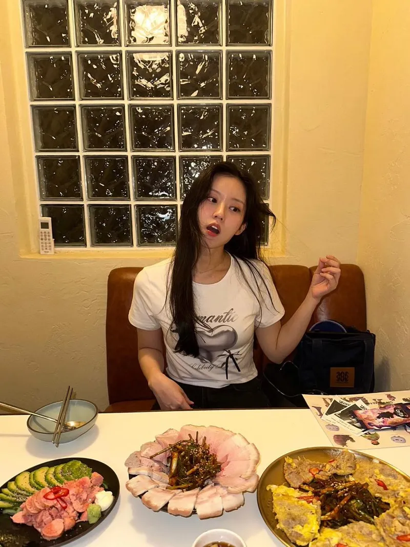 “조용한 밤, 일상에 스며든 표정”…손은유, 포근한 분위기→사색적 시선 / 데블스 플랜 데스룸 출연자 변호사 손은유 인스타그램