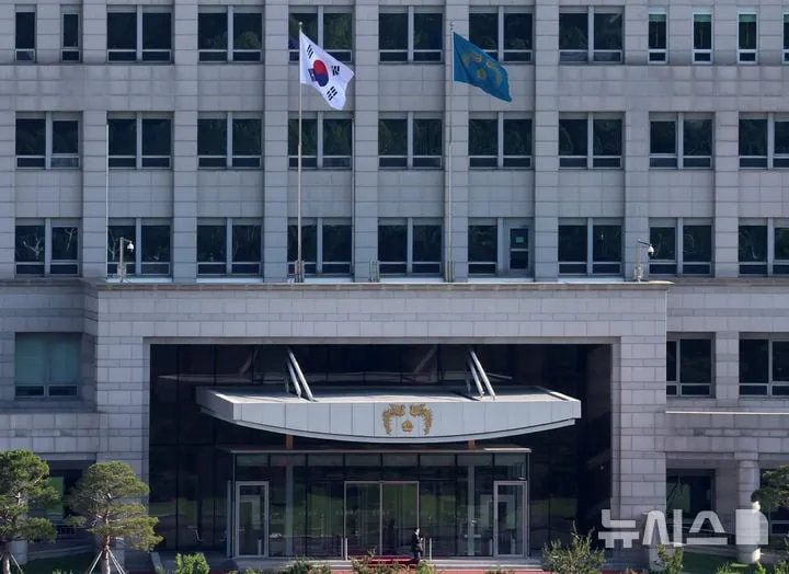 사진=용산 대통령실에 걸린 봉황기 모습 / 뉴시스