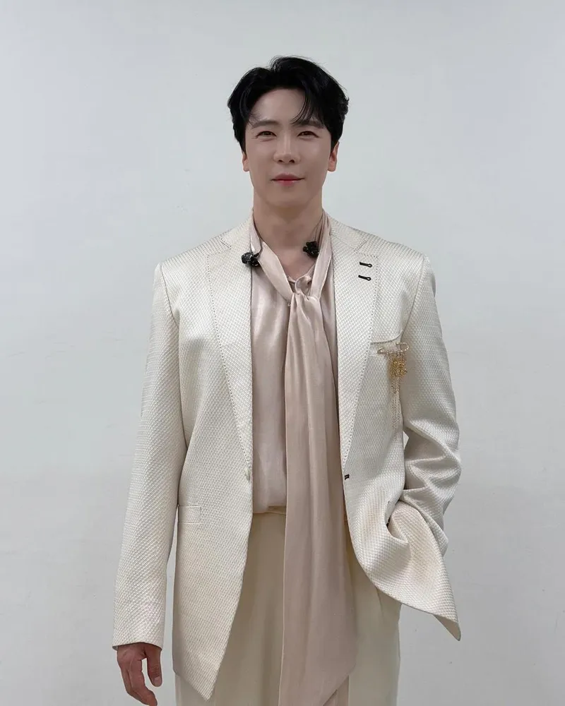 “공기 반, 환호성 반”…에녹, 여운 가득 무대→수트 자태에 전율 / 가수 에녹 인스타그램